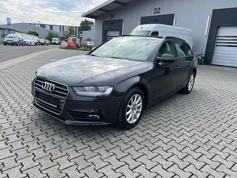 Grau Gebraucht 2012 Audi A4 Attraction Kombi | 5.190 € (Superpreis) - Bild 1/4