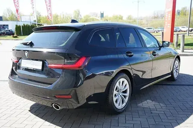 Gebraucht BMW 318 156 PS (114 kW) 2022 Schwarz Limousine