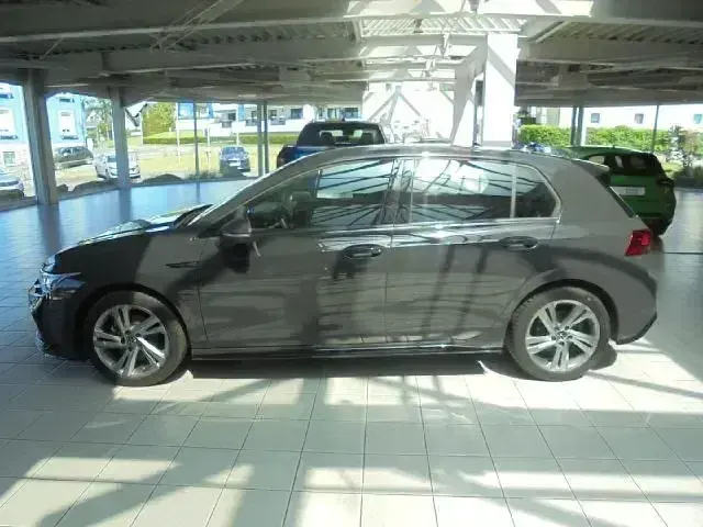 Gebraucht VW Golf VIII R-line 131 PS (96 kW) 2024 Uranograu Limousine