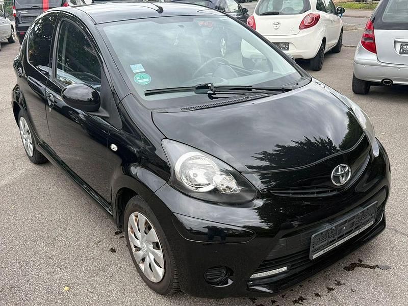 Schwarz Gebraucht 2013 Toyota Aygo Connect Style Kleinwagen | 3.500 € (Guter Preis) - Bild 1/4