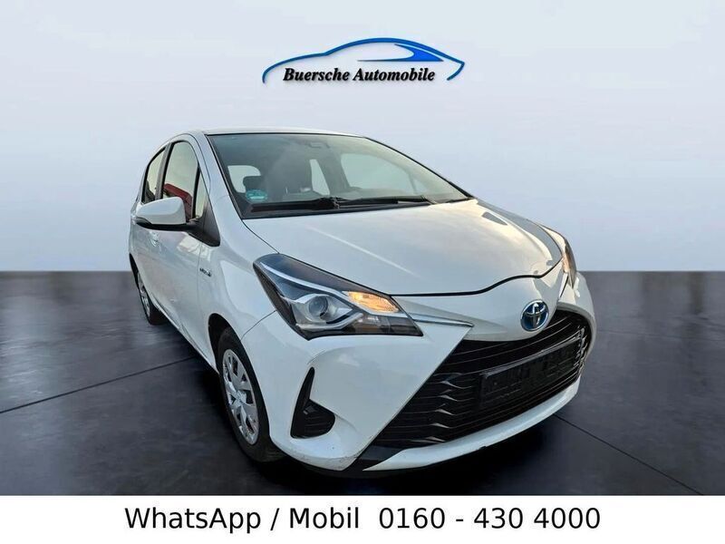 Weiß Gebraucht 2017 Toyota Yaris Hybrid Comfort Limousine | 9.999 € (Superpreis) - Bild 1/4