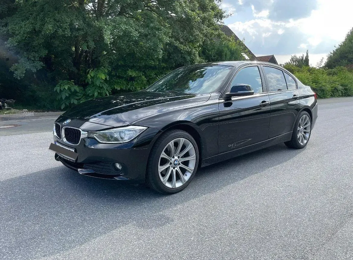 Second-hand BMW 320 184 CP (135 kW) 2012 Negru Berlinǎ