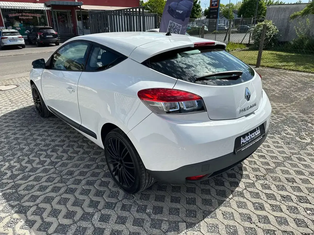 Gebraucht Renault Mégane Coupé 110 PS (80 kW) 2011 Gletscherweiss Coupé