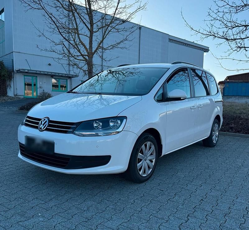 Gebraucht VW Sharan 140 PS (102 kW) 2011 Weiß Van / Kleinbus