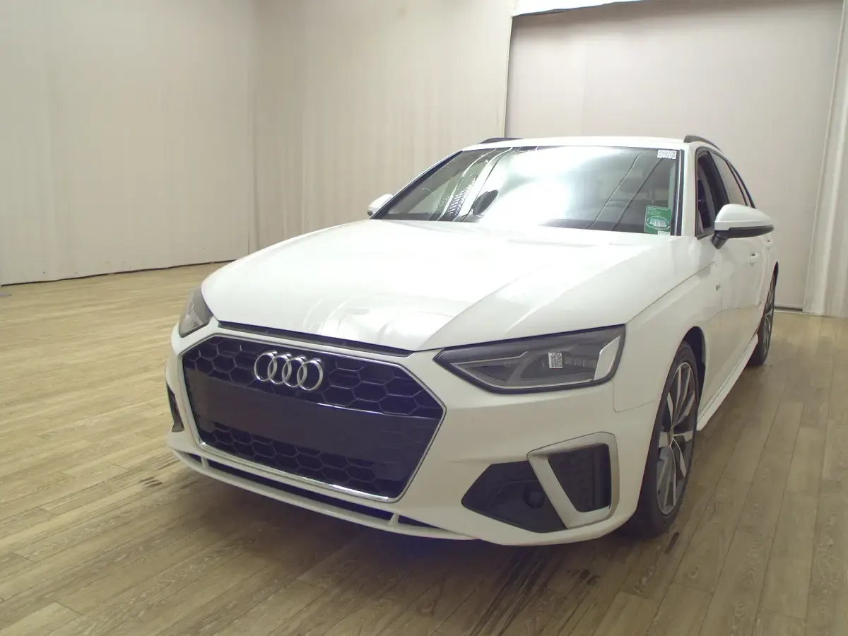 Gebraucht Audi A4 S-Line 163 PS (119 kW) 2023 Weiss Kombi