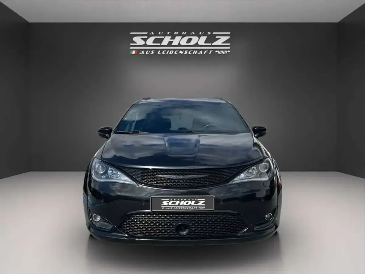 Gebraucht Chrysler Pacifica Limited 291 PS (214 kW) 2020 Brilliant black (perleffekt) Van / Kleinbus