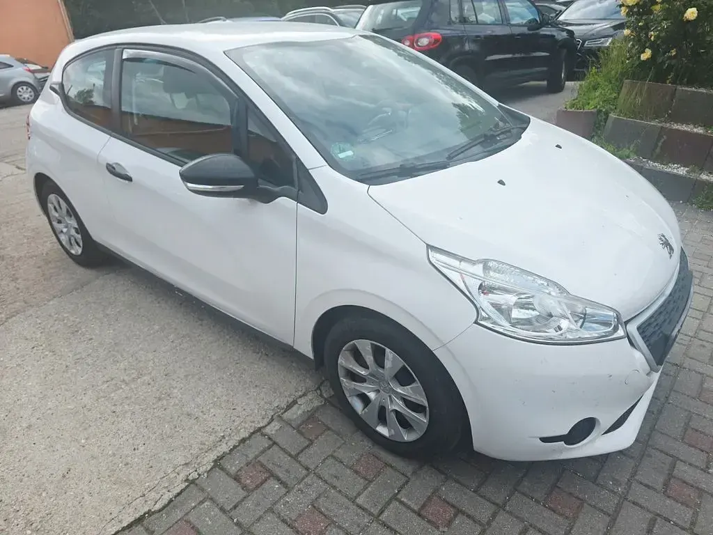 Gebraucht Peugeot 208 Access 68 PS (50 kW) 2013 Weiß Kleinwagen