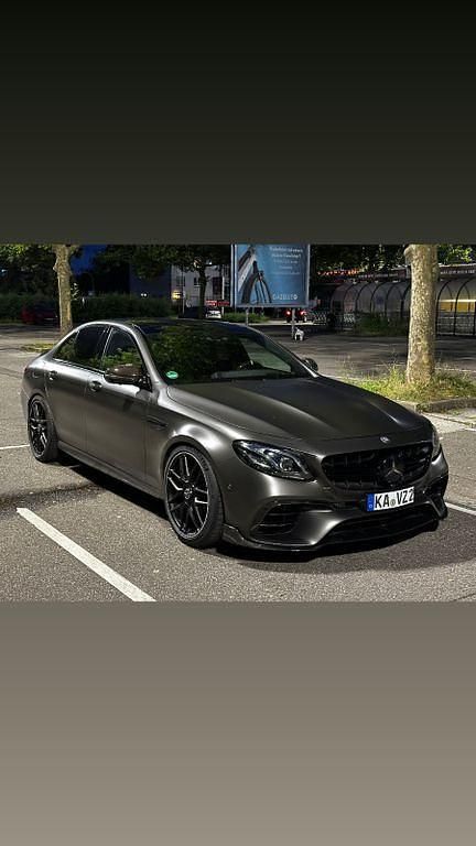 Schwarz Gebraucht 2017 Mercedes E63S AMG AMG Limousine | 85.499 € - Bild 1/4