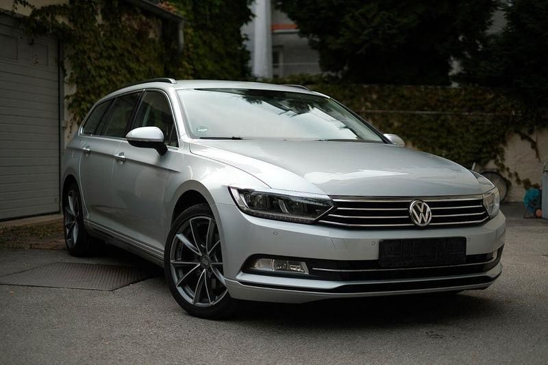 Silber Gebraucht 2015 VW Passat Comfortline Kombi | 11.900 € (Guter Preis) - Bild 1/4