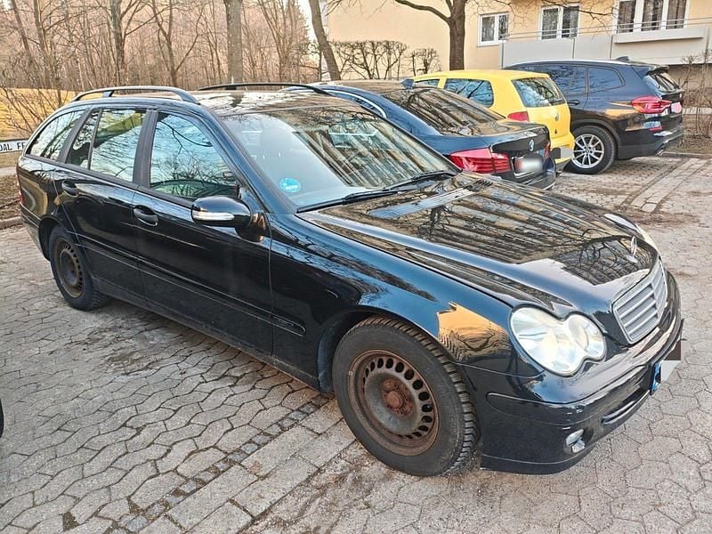 Second-hand Mercedes C180 Classic 143 CP (105 kW) 2004 Negru Break