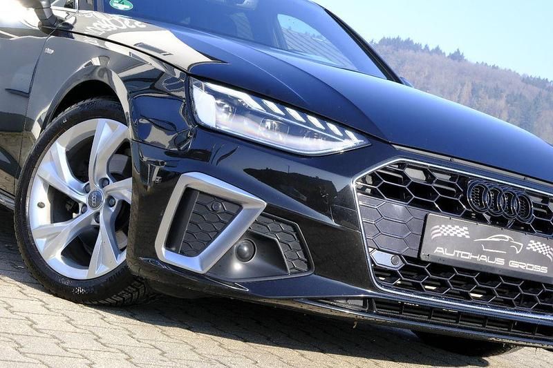 Schwarz Gebraucht 2020 Audi A4 Ambiente Kombi | 27.950 € (Teuer) - Bild 1/4