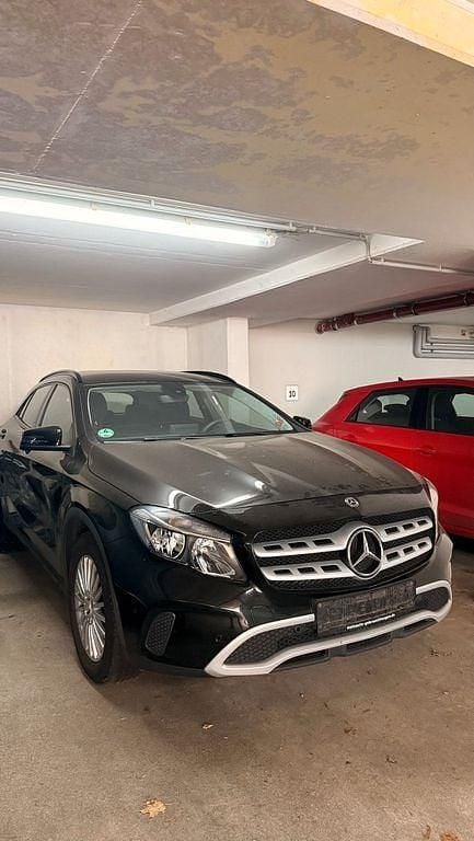 Gebraucht Mercedes GLA200 156 PS (114 kW) 2019 Schwarz SUV