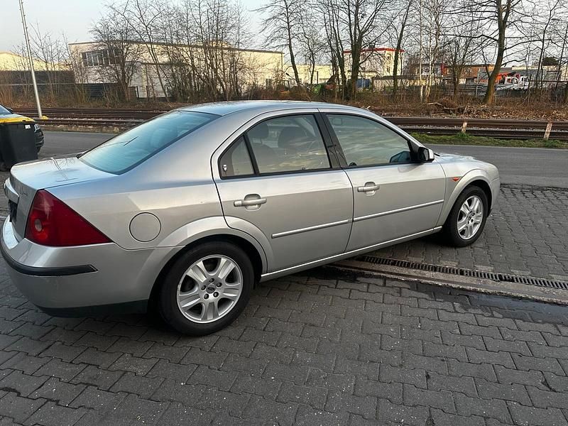 Gebraucht Ford Mondeo Ghia 2001 Silber Limousine