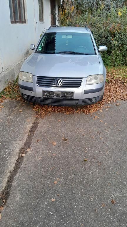 Silber Gebraucht 2001 VW Passat Limousine | 700 € (Superpreis) - Bild 1/4