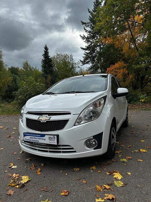 Weiß Gebraucht 2013 Chevrolet Spark LS Kleinwagen | 2.899 € (Fairer Preis) - Bild 1/4