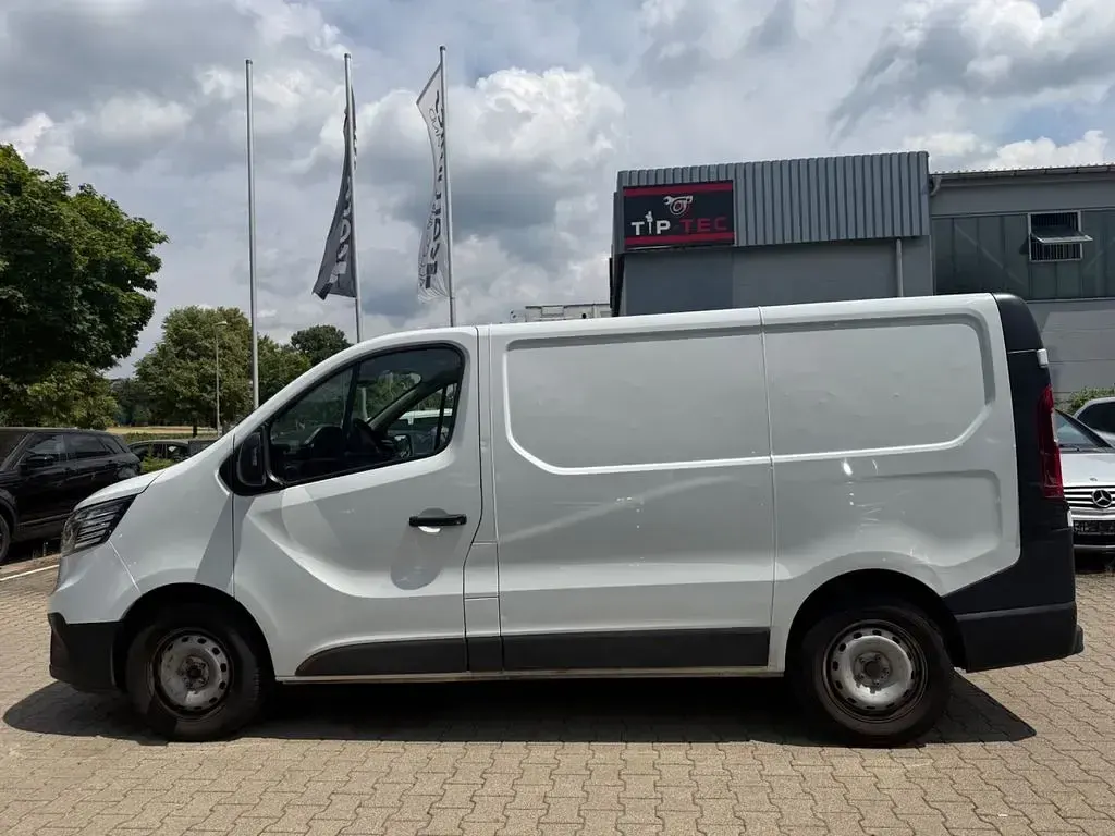 Gebraucht Renault Trafic Komfort 131 PS (96 kW) 2022 Weiß Van / Kleinbus