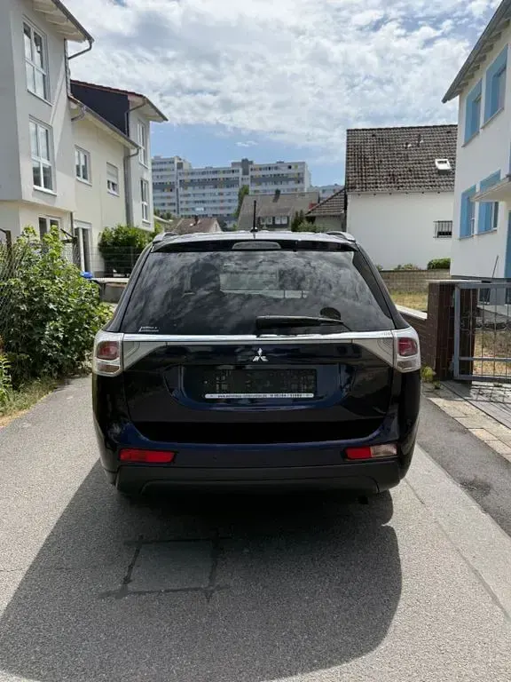 Gebraucht Mitsubishi Outlander Invite 150 PS (110 kW) 2013 Blau SUV