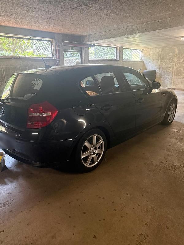 Gebraucht BMW 118 143 PS (105 kW) 2011 Schwarz Kleinwagen