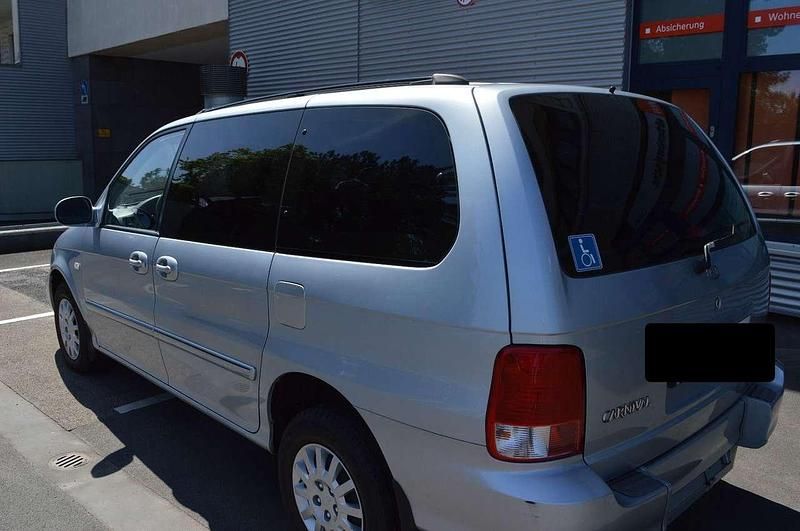 Gebraucht Kia Carnival LX 144 PS (105 kW) 2002 Silber Van / Kleinbus