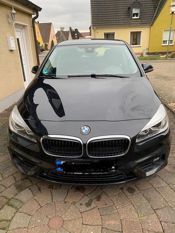 Schwarz Gebraucht 2018 BMW 218 Advantage Kombi | 14.900 € (Fairer Preis) - Bild 1/4