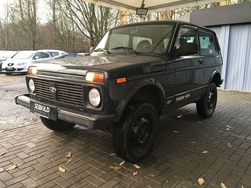 Grün Gebraucht 2016 Lada niva SUV | 2.980 € - Bild 1/4