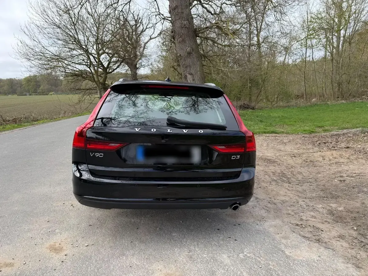 Gebraucht Volvo V90 Momentum 150 PS (110 kW) 2018 Schwarz Kombi