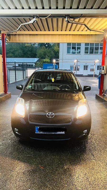 Schwarz Gebraucht 2011 Toyota Yaris Kleinwagen | 2.800 € (Guter Preis) - Bild 1/4