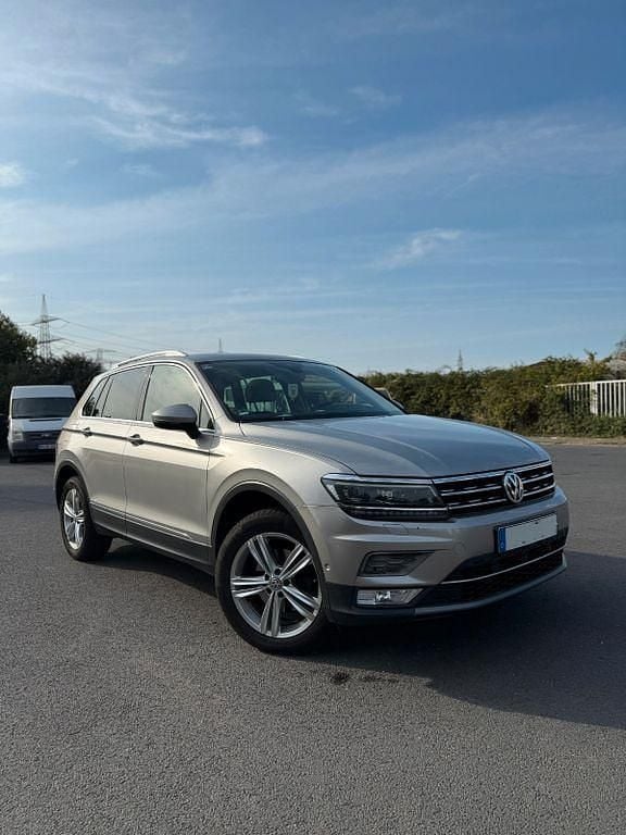 Silber Gebraucht 2016 VW Tiguan Highline SUV | 17.100 € (Guter Preis) - Bild 1/4