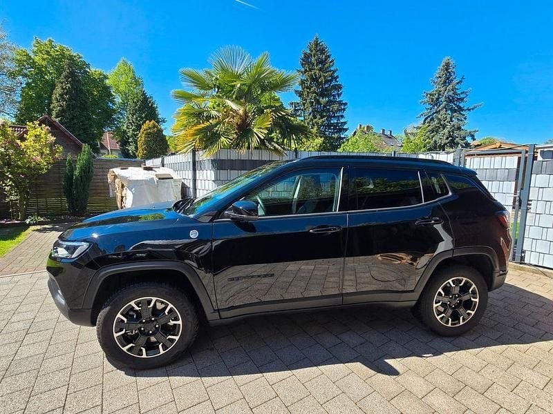 Second-hand Jeep Compass 241 CP (177 kW) 2022 Negru SUV