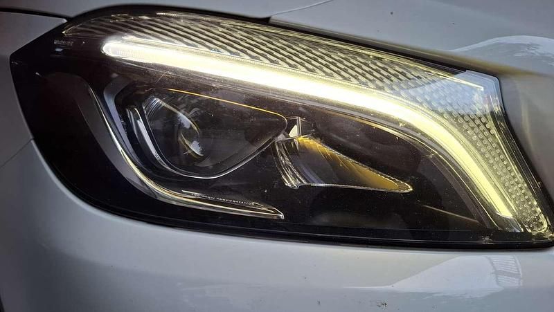 Gebraucht Mercedes A180 AMG line 122 PS (89 kW) 2018 Weiß Limousine