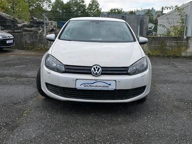 Weiß Gebraucht 2010 VW Golf VI Kleinwagen | 7.999 € (Teuer) - Bild 1/4