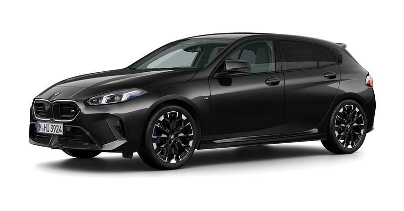 Schwarz Gebraucht 2025 BMW M135 Shadowline Kleinwagen | 44.571 € (Fairer Preis) - Bild 1/4