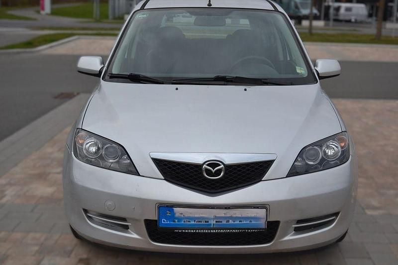 Grau Gebraucht 2007 Mazda 2 Limousine | 1.450 € (Guter Preis) - Bild 1/4