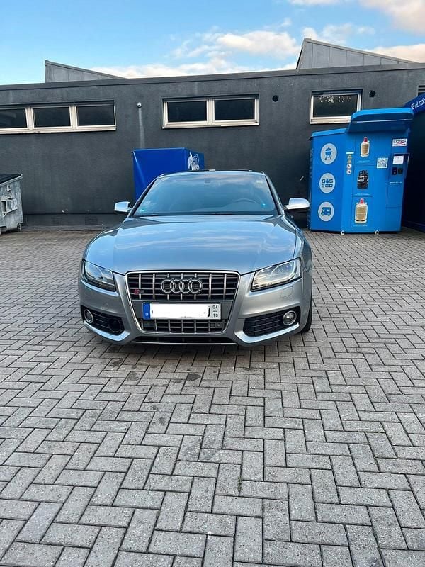 Grau Gebraucht 2011 Audi S5 Comfort Coupé | 35.000 € - Bild 1/4