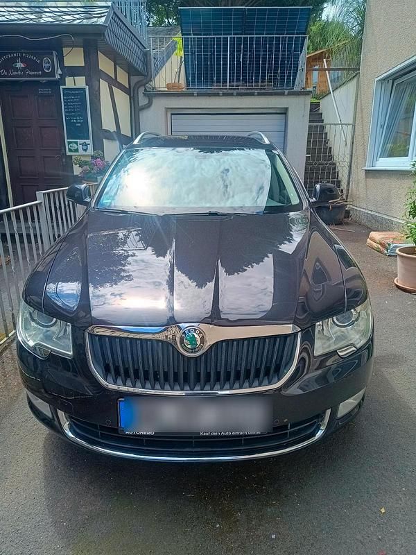 Schwarz Gebraucht 2012 Skoda Superb Elegance Kombi | 7.000 € (Superpreis) - Bild 1/4