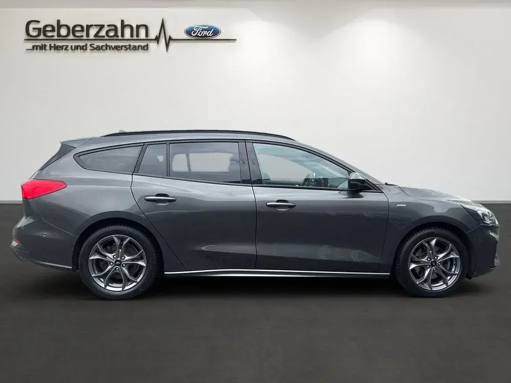 Używany Ford Focus ST-Line 150 KM (110 kW) 2021 Szary Sedan/Limuzyna