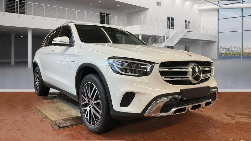 Gebraucht Mercedes GLC300e 320 PS (235 kW) 2021 Polarweiss SUV