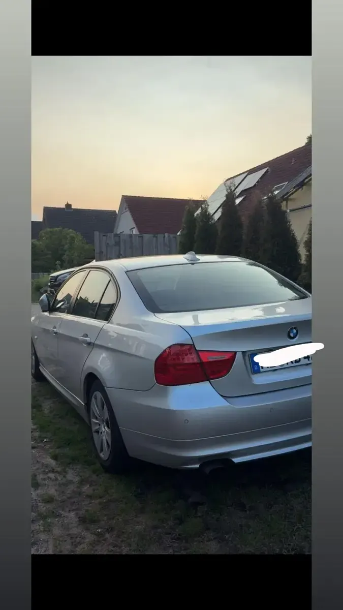 Gebraucht BMW 318 143 PS (105 kW) 2009 Silber Limousine