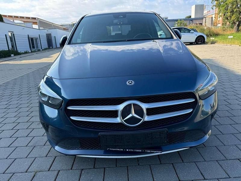 Blau Gebraucht 2019 Mercedes B180 Van / Kleinbus | 14.000 € (Guter Preis) - Bild 1/4