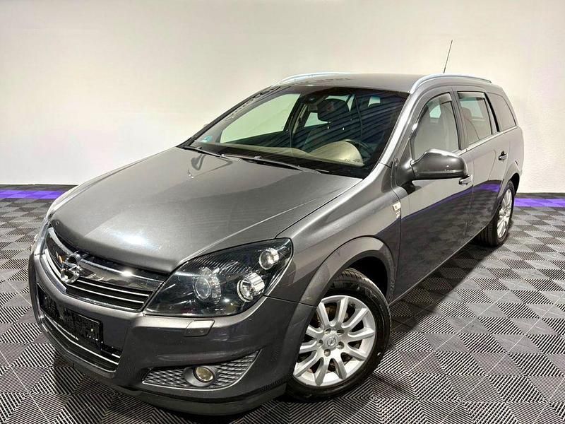 Gebraucht Opel Astra Edition 140 PS (102 kW) 2011 Grau Limousine