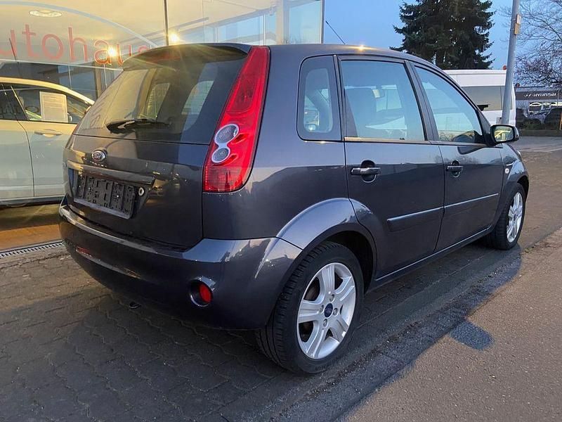 Gebraucht Ford Fiesta 75 PS (55 kW) 2009 Grau Kleinwagen