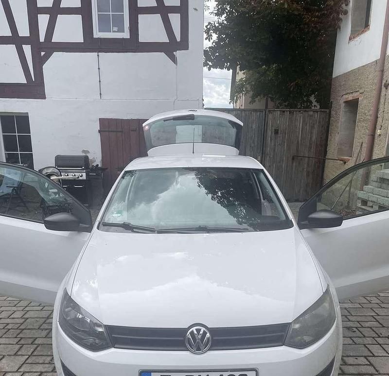 Weiß Gebraucht 2011 VW Polo Trendline Kleinwagen | 3.500 € (Fairer Preis) - Bild 1/4