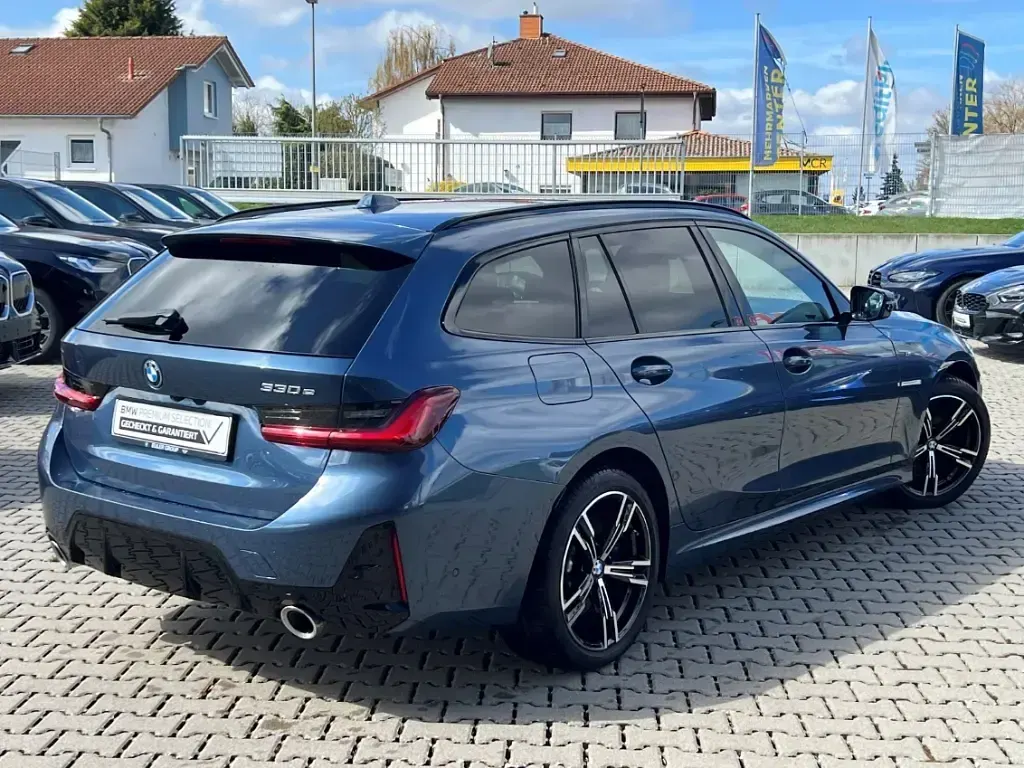 Gebraucht BMW 330e M Sport 292 PS (214 kW) 2025 Blau Kombi