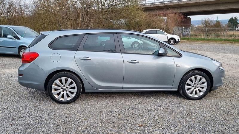 Gebraucht Opel Astra Design Edition 116 PS (85 kW) 2011 Silber Kombi