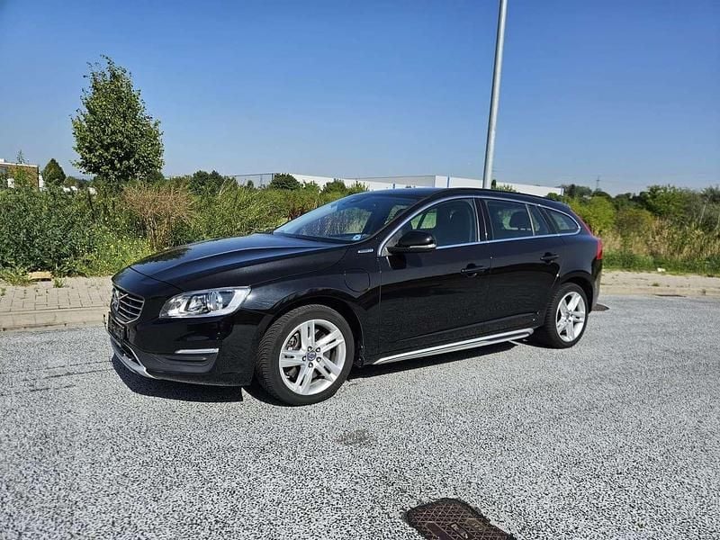 Onyx black / metallic Gebraucht 2015 Volvo V60 Momentum Kombi | 13.500 € (Superpreis) - Bild 1/4