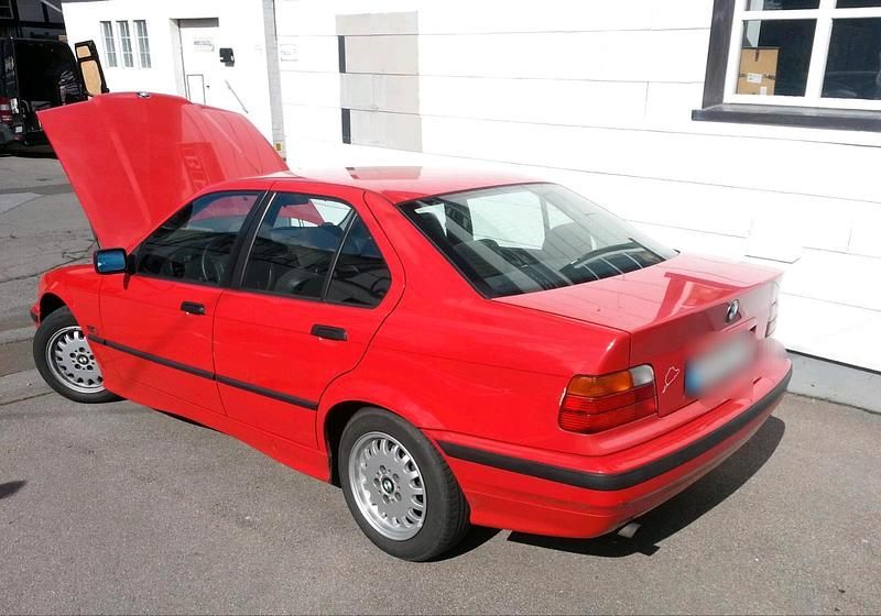Gebraucht BMW 316 105 PS (77 kW) 1994 Rot Limousine