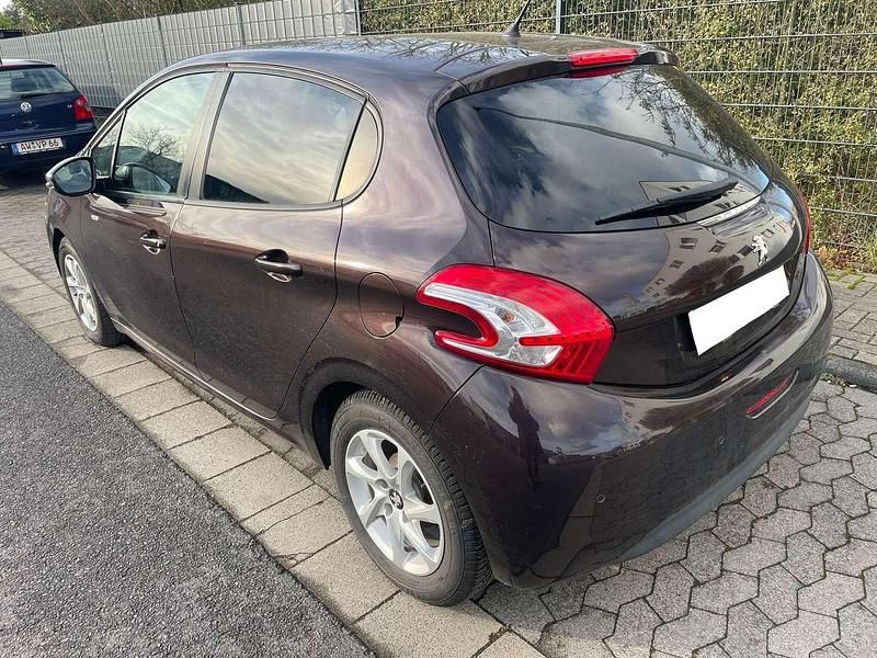 Gebraucht Peugeot 208 Style 82 PS (60 kW) 2013 Braun Kleinwagen