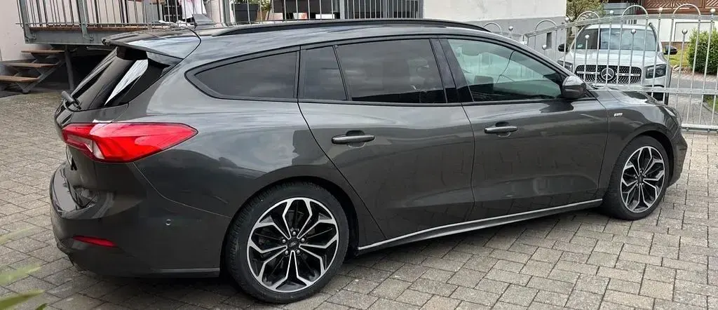 Gebraucht Ford Focus ST-Line 125 PS (91 kW) 2020 Grau Limousine