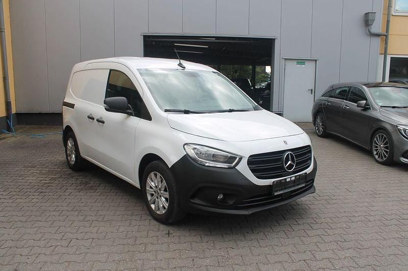 Weiß Gebraucht 2022 Mercedes Citan 112 Van / Kleinbus | 16.500 € (Guter Preis) - Bild 1/4