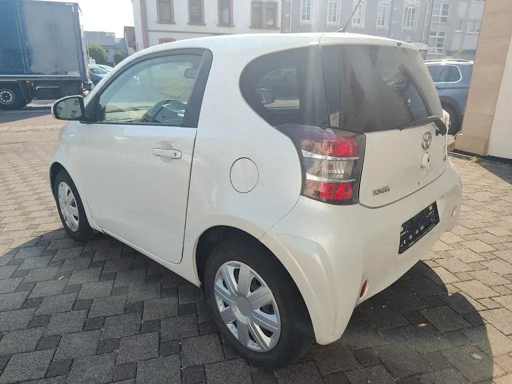 Gebraucht Toyota iQ 98 PS (72 kW) 2009 Weiß Kleinwagen